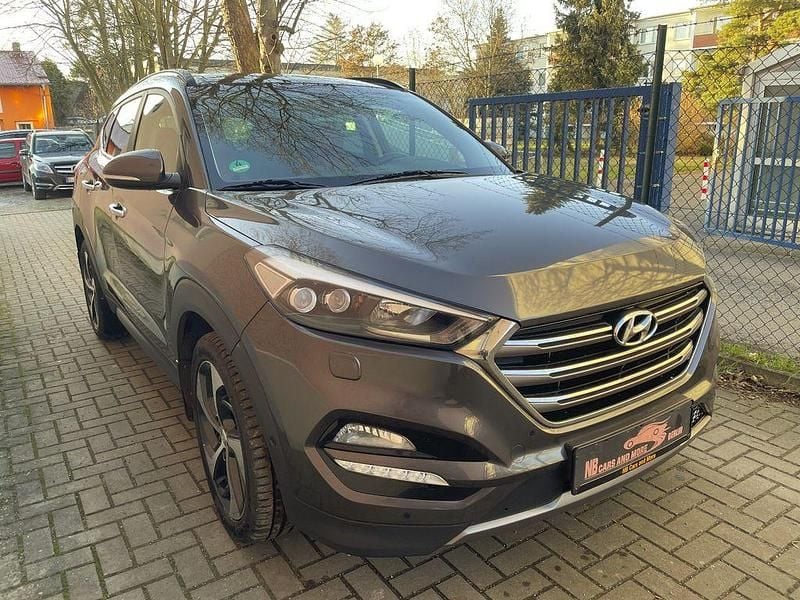 Grau Gebraucht 2016 Hyundai Tucson Premium SUV | 17.990 € (Fairer Preis) - Bild 1/4
