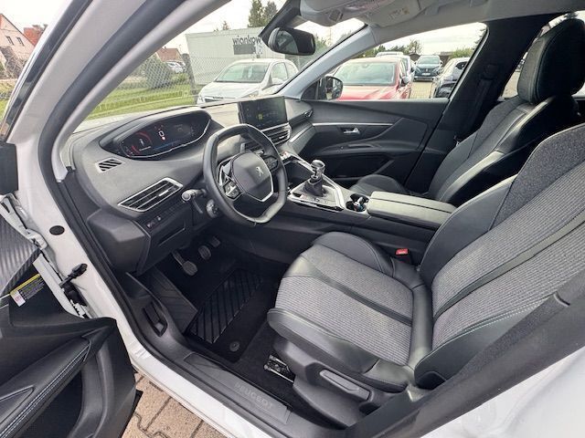 Gebraucht Peugeot 5008 Allure 131 PS (96 kW) 2021 Perlmutt weiß Van / Kleinbus