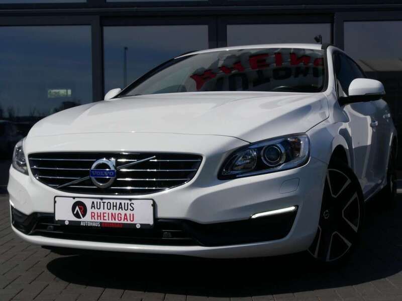 Weiß Gebraucht 2016 Volvo V60 Linje Svart Kombi | 13.800 € (Fairer Preis) - Bild 1/4