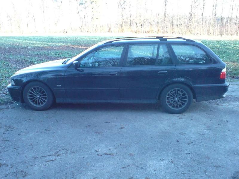 Käytetty BMW 525 163 HP (119 kW) 2002 Musta Farmari