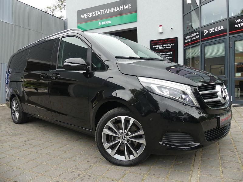Obsidianschwarz Gebraucht 2018 Mercedes V250 Edition Van / Kleinbus | 40.800 € (Fairer Preis) - Bild 1/4