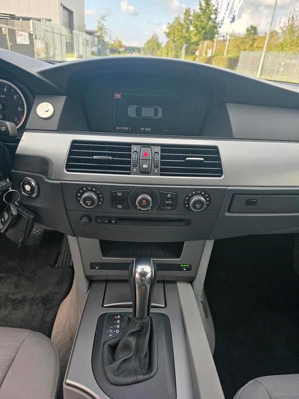 Gebraucht BMW 525 176 PS (129 kW) 2006 Gold Limousine