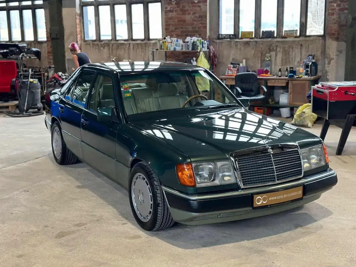 Brugt Mercedes E230 132 HK (97 kW) 1992 Grøn Sedan