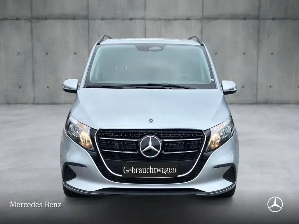 Gebraucht Mercedes V220 163 PS (119 kW) 2025 Silber Van / Kleinbus