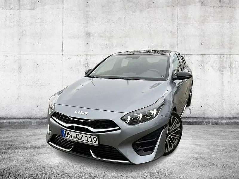 Silber Gebraucht 2025 Kia ProCeed GT-Line Kleinwagen | 30.400 € (Fairer Preis) - Bild 1/4