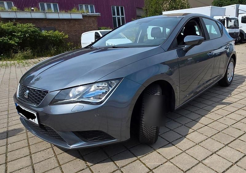 Grau Gebraucht 2014 Seat Leon Reference Limousine | 6.900 € (Guter Preis) - Bild 1/4