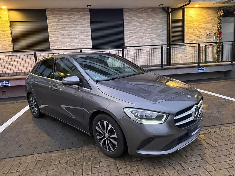 Gebraucht Mercedes 180 116 PS (85 kW) 2020 Grau Limousine