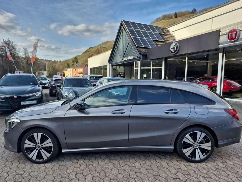 Gebraucht Mercedes CLA180 Night 122 PS (89 kW) 2018 Mountaingrau  met. Limousine