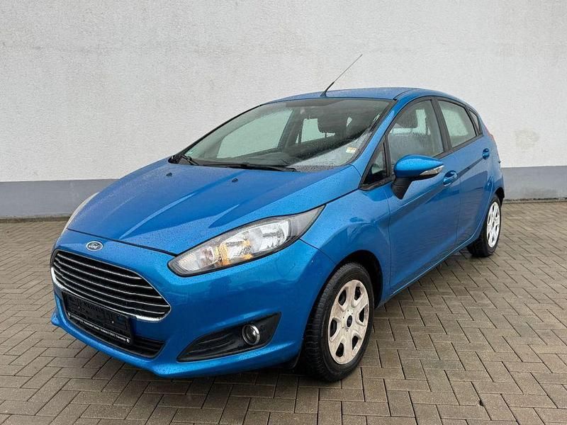 Gebraucht Ford Fiesta Trend 101 PS (74 kW) 2010 Blau Kleinwagen