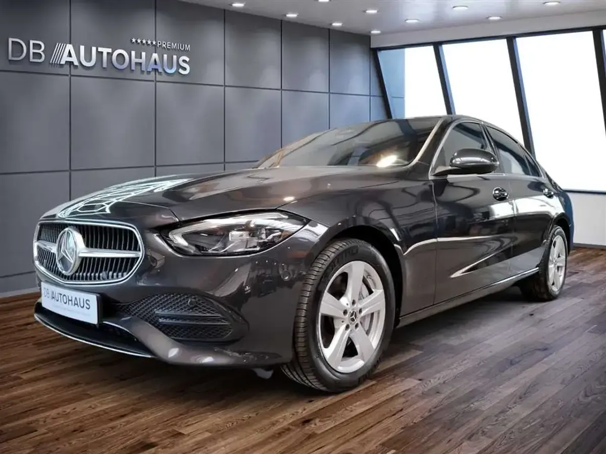 Gebraucht Mercedes C300e Avantgarde 313 PS (230 kW) 2023 Limousine