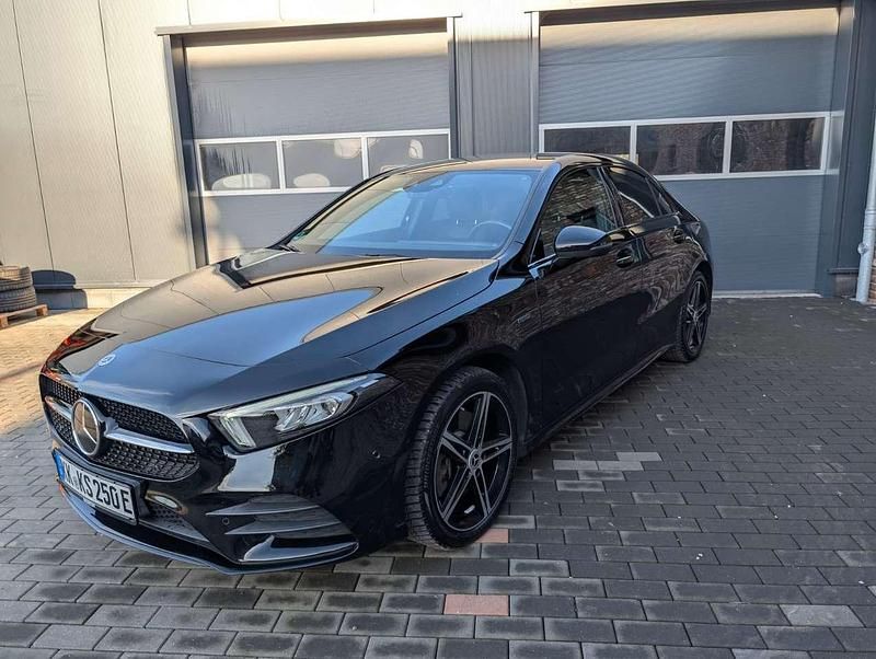 Gebraucht Mercedes A250 AMG line 218 PS (160 kW) 2020 Schwarz Limousine