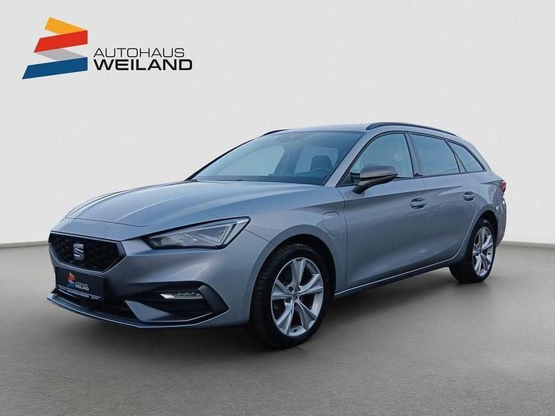 "urban" silber Gebraucht 2022 Seat Leon FR Limousine | 22.900 € (Fairer Preis) - Bild 1/4