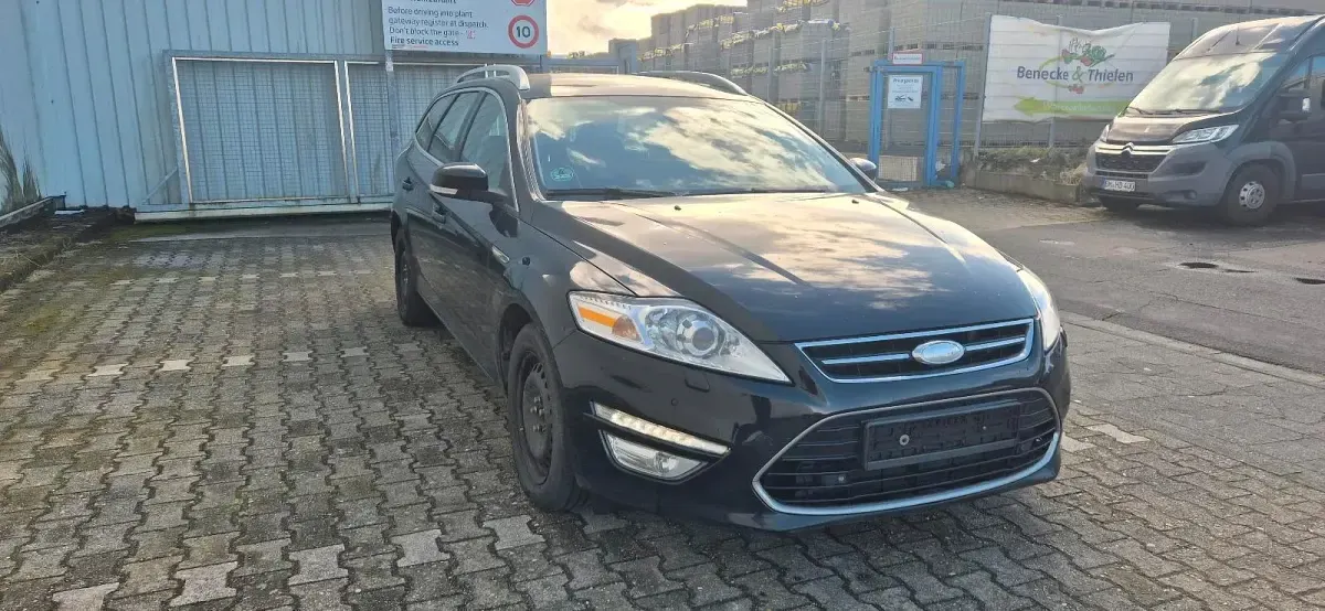 Gebraucht Ford Mondeo 140 PS (102 kW) 2011 Schwarz Kombi