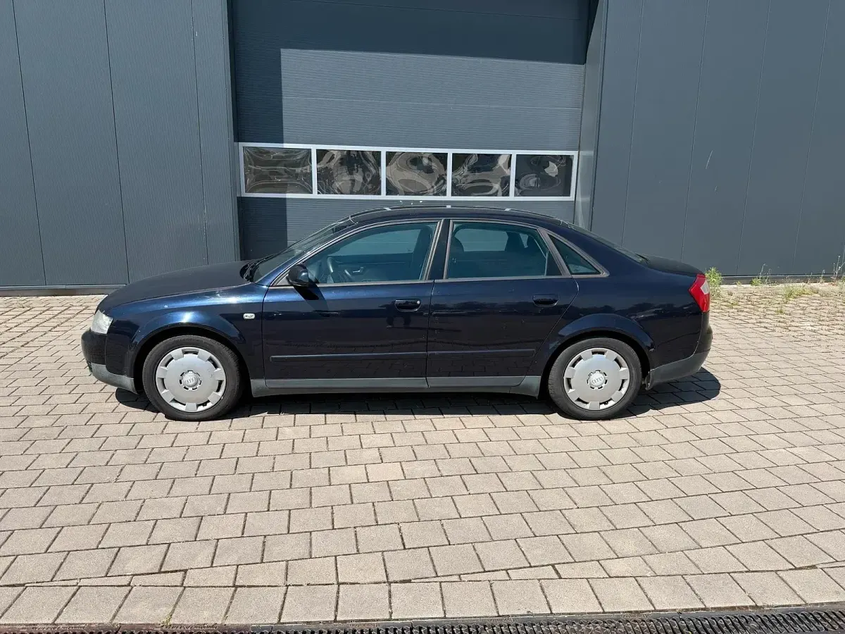 Gebraucht Audi A4 Comfort 179 PS (131 kW) 2001 Blau Limousine