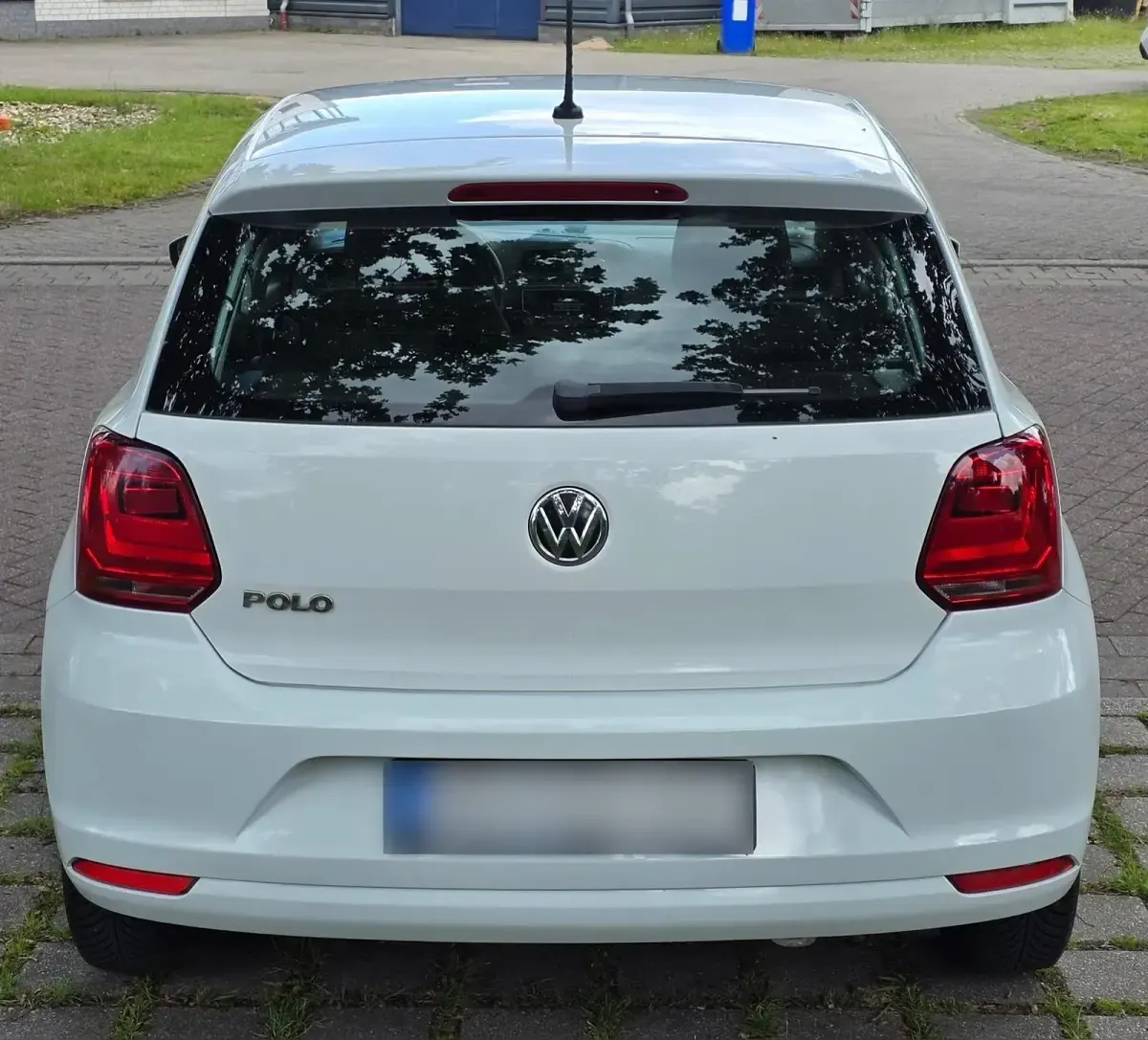 Gebraucht VW Polo 60 PS (44 kW) 2015 Weiß Limousine