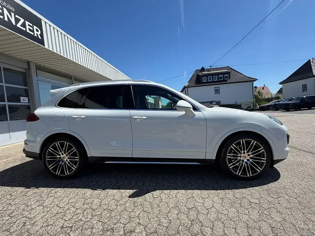 Second-hand Porsche Cayenne 262 CP (192 kW) 2016 Alb SUV