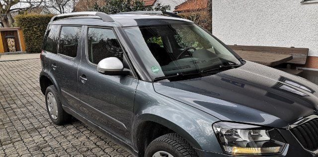 Gebraucht Skoda Yeti Ambition 110 PS (80 kW) 2016 Grau metallic SUV