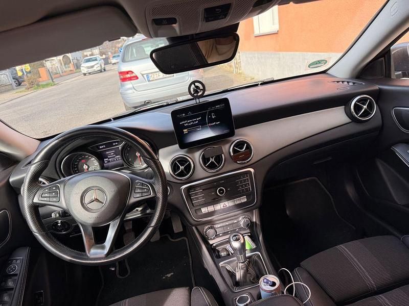 Gebraucht Mercedes CLA180 Edition 122 PS (89 kW) 2018 Grau Limousine