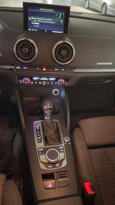 Second-hand Audi A3 Sport 150 CP (110 kW) 2019 Albastru Berlinǎ