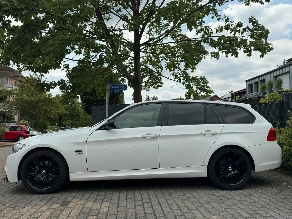 Gebraucht BMW 320 M Sport 177 PS (130 kW) 2009 Weiß Kombi