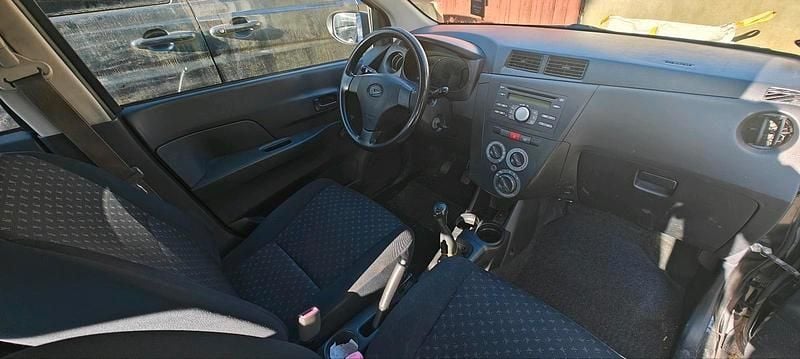 Gebraucht Daihatsu Cuore 70 PS (51 kW) 2010 Schwarz Kleinwagen