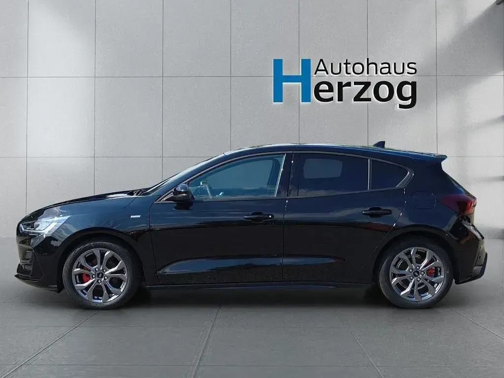 Neu Ford Focus ST-Line 125 PS (91 kW) 2025 Agate black metallic Limousine