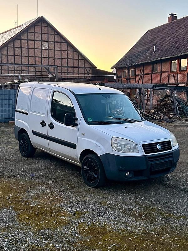 Gebraucht Fiat Doblò 101 PS (74 kW) 2008 Weiß Van / Kleinbus