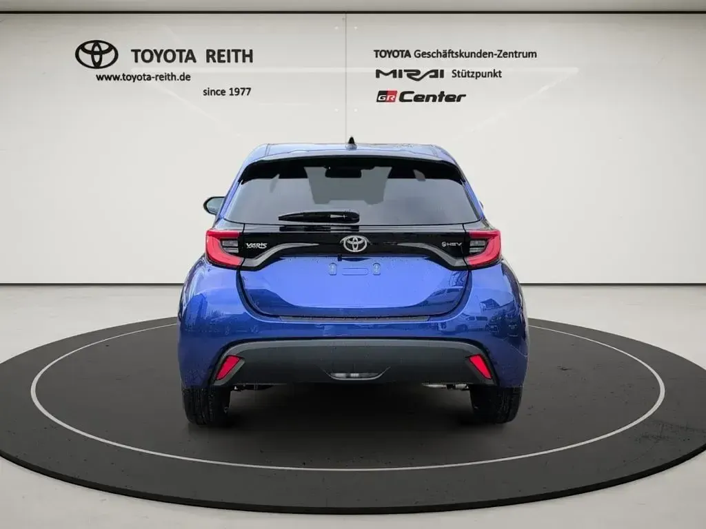 Neu Toyota Yaris 117 PS (86 kW) 2026 Juniper blue Kleinwagen