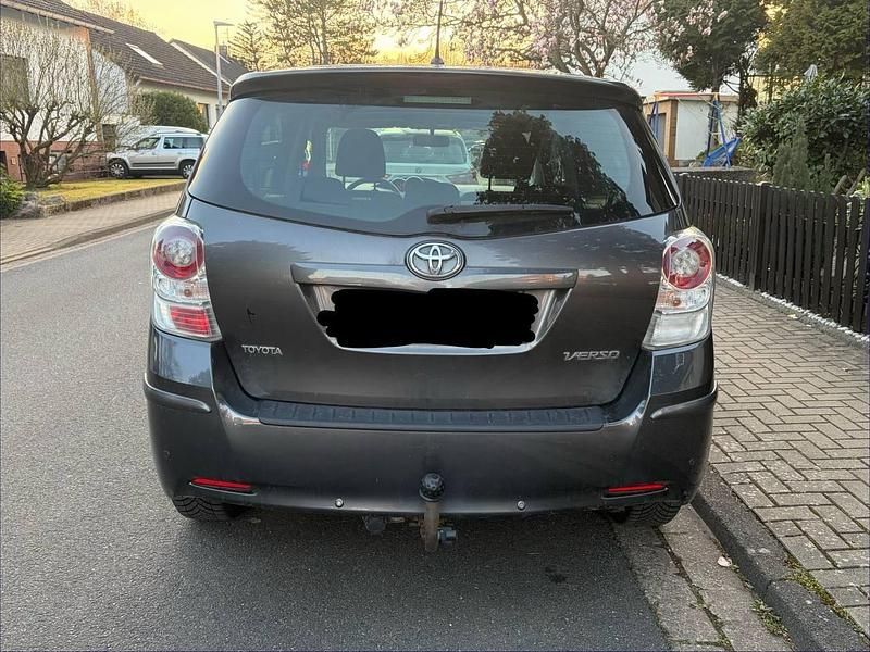 Gebraucht Toyota Verso 126 PS (92 kW) 2012 Grau Van / Kleinbus