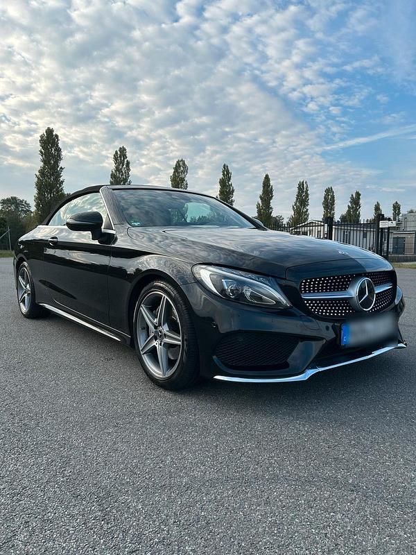 Schwarz Gebraucht 2018 Mercedes C220 AMG Cabrio | 26.490 € (Fairer Preis) - Bild 1/4