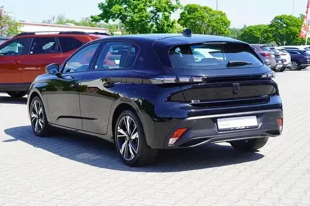 Gebraucht Peugeot 308 Active 181 PS (133 kW) 2022 Perla nera schwarz metallic Limousine