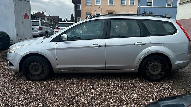 Gebraucht Ford Focus 109 PS (80 kW) 2010 Silber Kombi