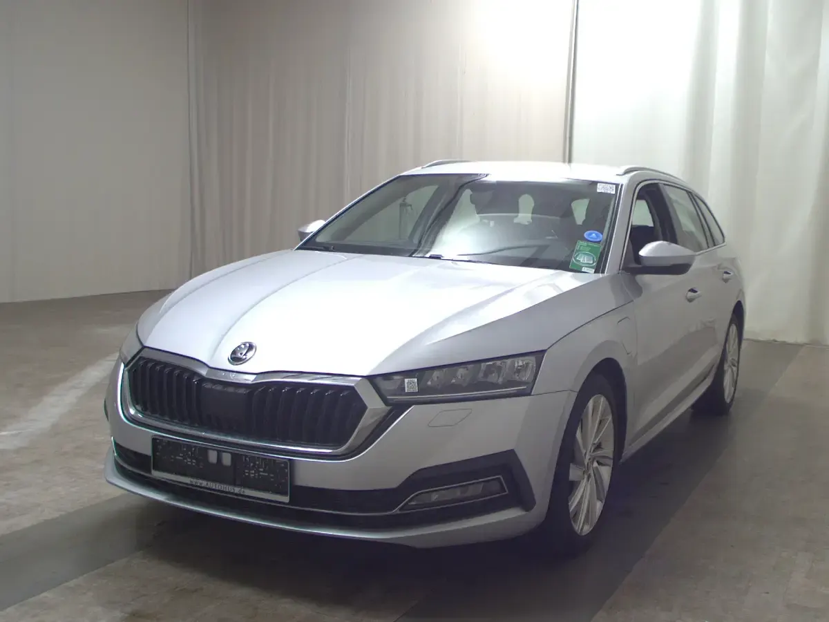 Gebraucht Skoda Octavia Style 204 PS (150 kW) 2021 Grau Kombi