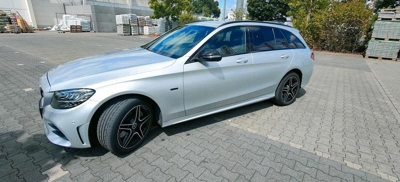 Silber Gebraucht 2020 Mercedes C300e AMG Kombi | 28.950 € (Teuer) - Bild 1/4