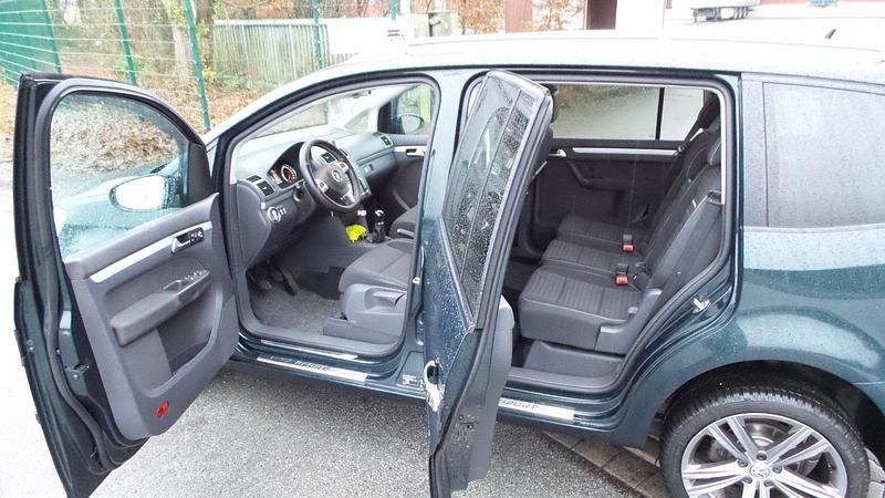 Gebraucht VW Touran Cup 105 PS (77 kW) 2014 Grün Van / Kleinbus