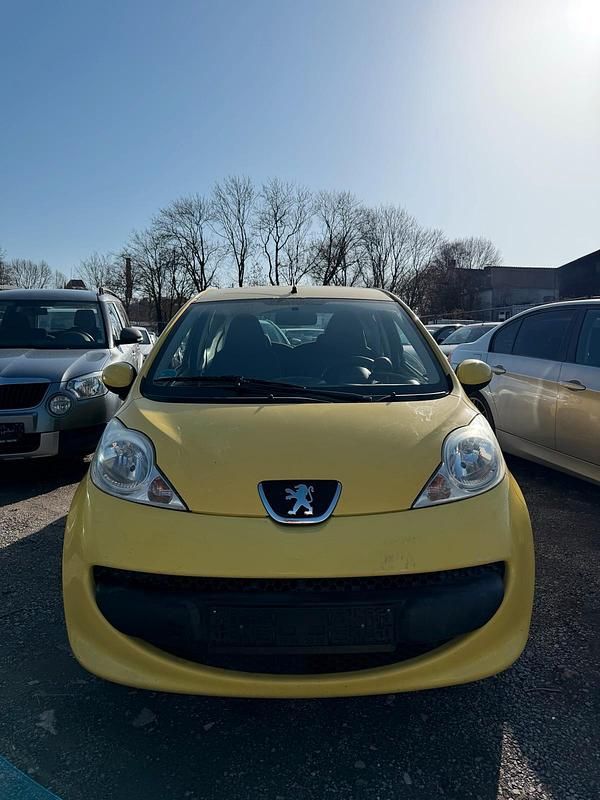 Gebraucht Peugeot 107 70 PS (51 kW) 2005 Gelb Kleinwagen