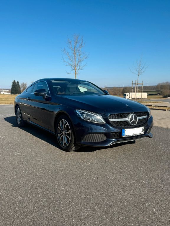 Blau Gebraucht 2016 Mercedes C250 Coupé | 21.000 € (Fairer Preis) - Bild 1/4