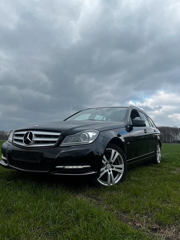 Gebraucht Mercedes C250 204 PS (150 kW) 2011 Schwarz Kombi