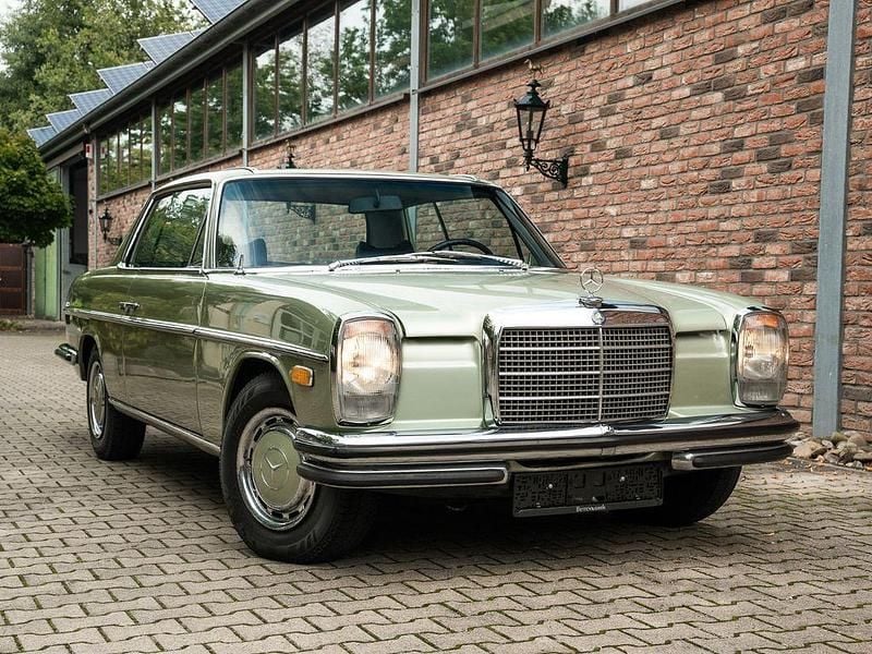 Grün Gebraucht 1973 Mercedes W114 Coupé | 29.850 € - Bild 1/4