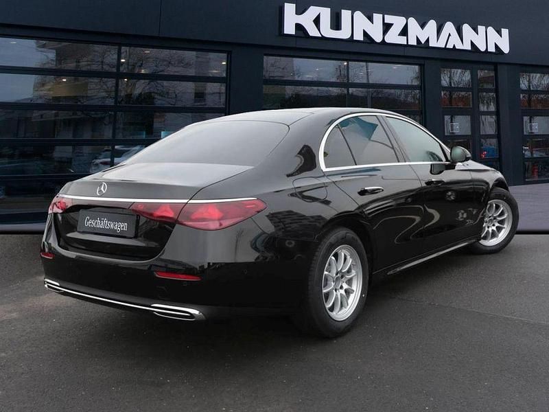 Gebraucht Mercedes E200 Avantgarde 163 PS (119 kW) 2026 Schwarz Limousine