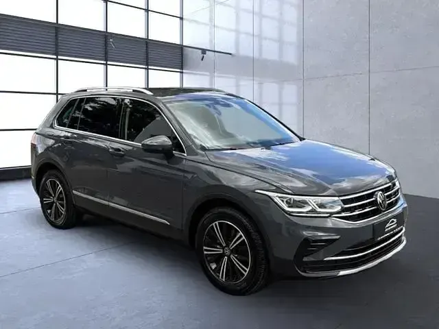 Gebraucht VW Tiguan Elegance 245 PS (180 kW) 2023 Grau SUV