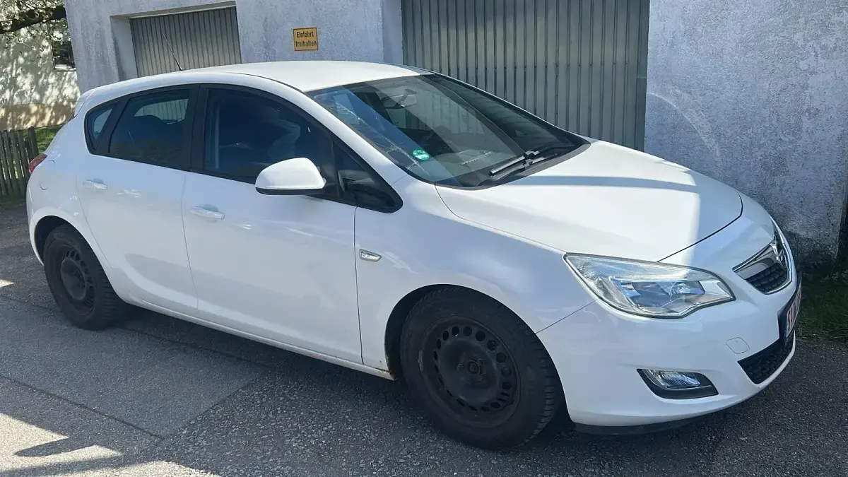 Gebraucht Opel Astra 87 PS (63 kW) 2011 Weiß Limousine
