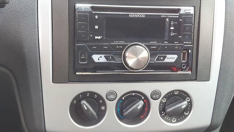 Gebraucht Ford Focus Trend 101 PS (74 kW) 2005 Silber Kleinwagen