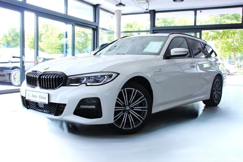 Weiß Gebraucht 2020 BMW 330e M Sport Limousine | 25.700 € (Guter Preis) - Bild 1/3
