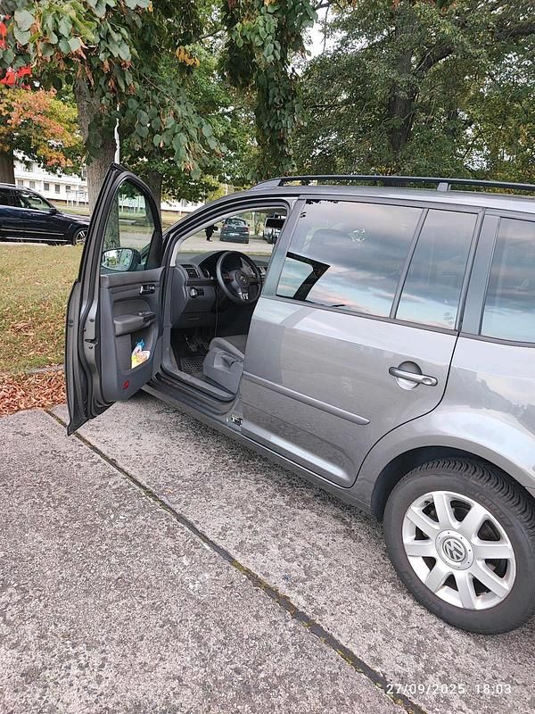 Gebraucht VW Touran 140 PS (102 kW) 2014 Grau Van / Kleinbus