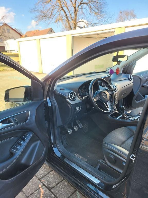 Gebraucht Mercedes B200 136 PS (100 kW) 2012 Schwarz Van / Kleinbus