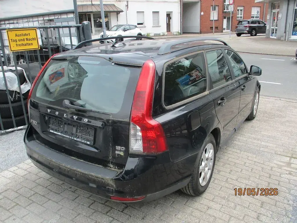 Usado Volvo V50 109 CV (80 kW) 2009 Negro Familiar