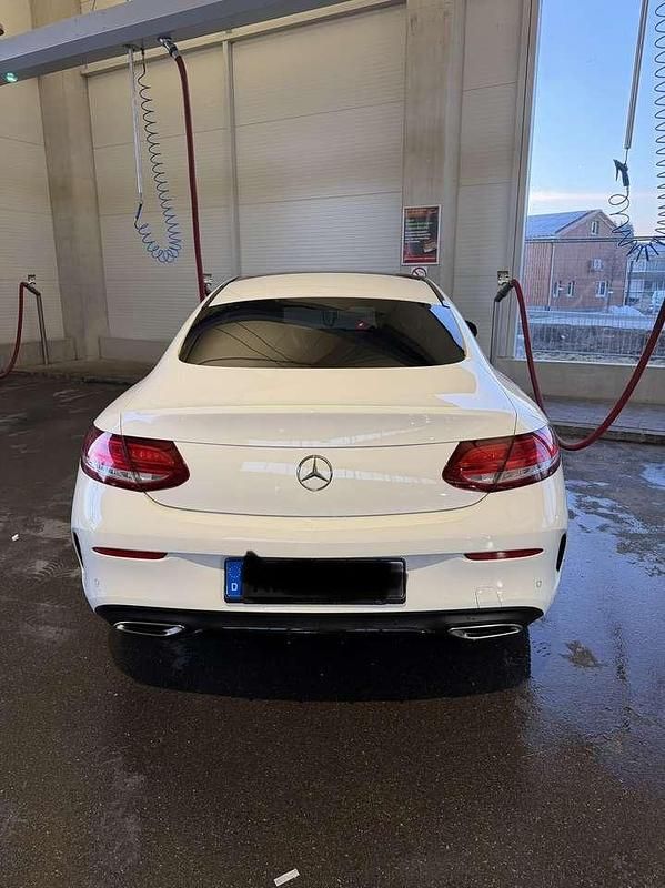 Gebraucht Mercedes C180 Edition 156 PS (114 kW) 2018 Weiß Coupé