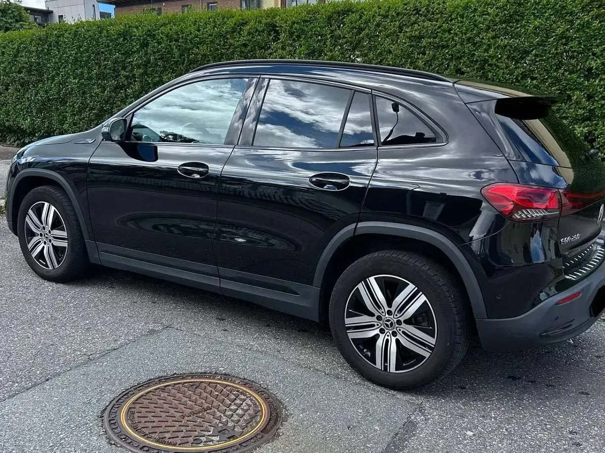 Gebraucht Mercedes EQA250 Electric Art 139 kW (190 PS) 2021 Schwarz SUV