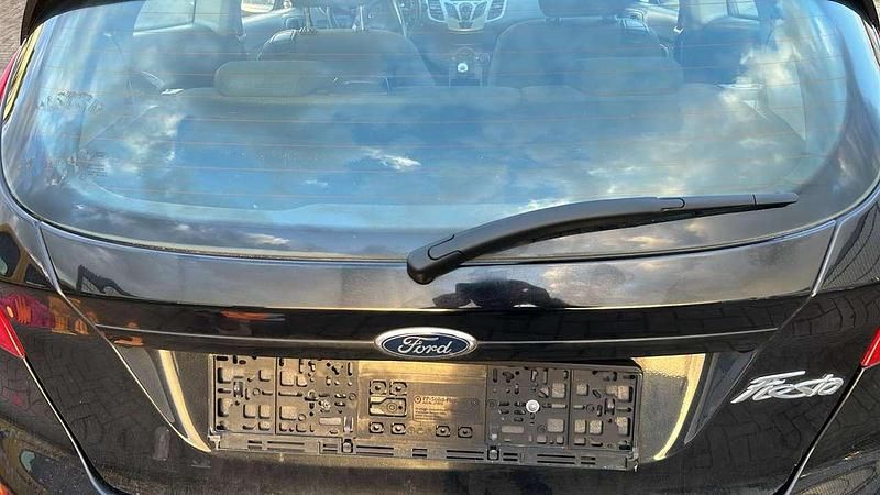 Gebraucht Ford Fiesta Trend 60 PS (44 kW) 2011 Schwarz Kleinwagen